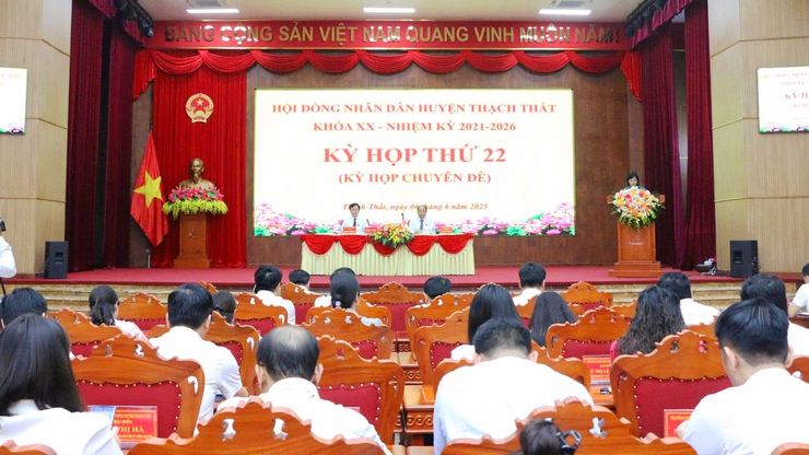 HĐND Thạch Thất thông qua nghị quyết về cập nhật, điều chỉnh kế hoạch đầu tư công trung hạn 5 năm giai đoạn 2021-2025- Ảnh 1.