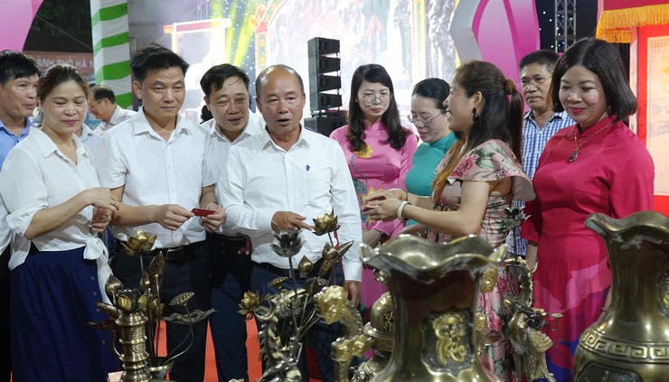Hà Nội giới thiệu sản phẩm OCOP gắn với văn hóa các tỉnh miền Trung và Tây Nguyên- Ảnh 3.