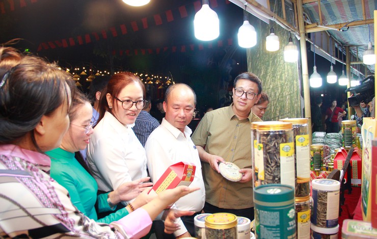 Hà Nội giới thiệu sản phẩm OCOP gắn với văn hóa các tỉnh miền Trung và Tây Nguyên- Ảnh 4.