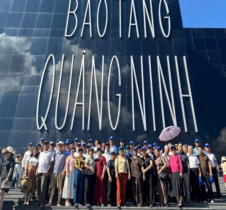 Đoàn đại biểu Người có uy tín trong đồng bào dân tộc thiểu số thành phố Hà Nội đi học tập kinh nghiệm công tác dân tộc, tôn giáo, cải cách hành chính trong lĩnh vực công tác dân tộc, tôn giáo tại một số tỉnh Đông Bắc năm 2025- Ảnh 5.