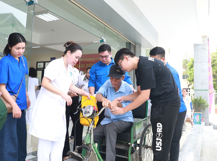 Phường Yên Sở: Tri ân, chăm sóc người có công dịp kỷ niệm 27/7- Ảnh 4.