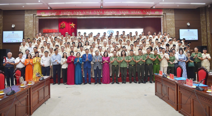 Hà Nội gặp mặt, biểu dương 250 gương điển hình tiên tiến Công an Thủ đô- Ảnh 6.