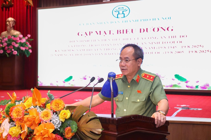 Hà Nội gặp mặt, biểu dương 250 gương điển hình tiên tiến Công an Thủ đô- Ảnh 5.