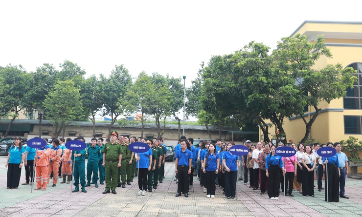 Phường Lĩnh Nam phát động tổng vệ sinh môi trường "Sáng-Xanh-Sạch-Đẹp"- Ảnh 2.