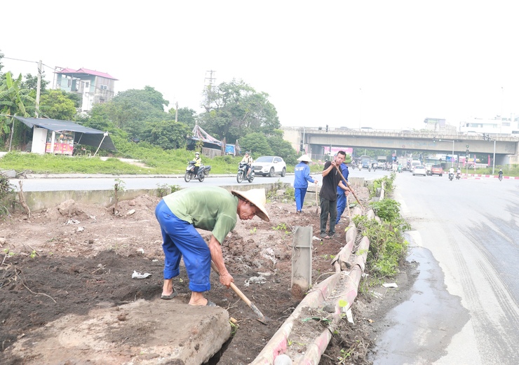 Phường Lĩnh Nam phát động tổng vệ sinh môi trường "Sáng-Xanh-Sạch-Đẹp"- Ảnh 4.