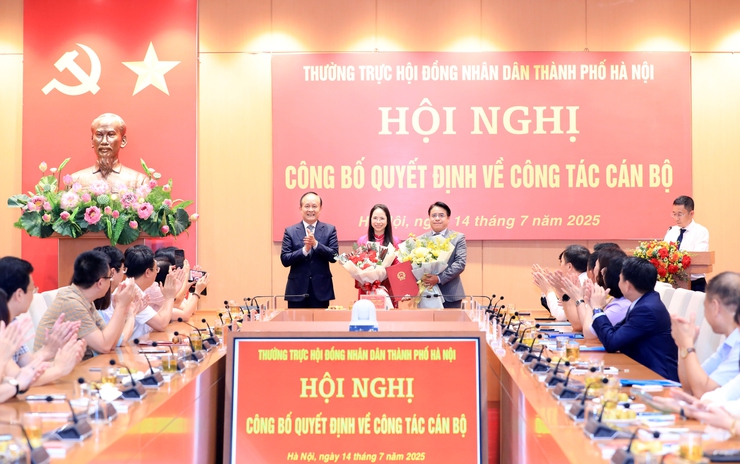 Công bố các quyết định và nghị quyết về công tác cán bộ của HĐND Thành phố- Ảnh 3.