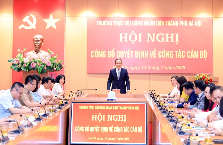 Công bố các quyết định và nghị quyết về công tác cán bộ của HĐND Thành phố- Ảnh 4.