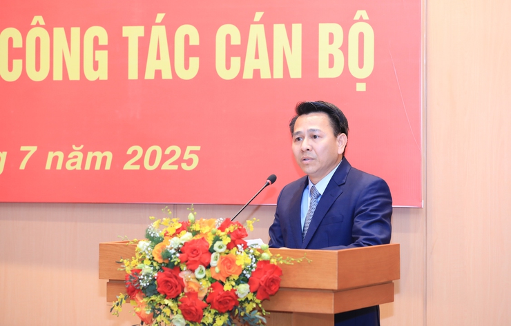 Công bố các quyết định và nghị quyết về công tác cán bộ của HĐND Thành phố- Ảnh 5.