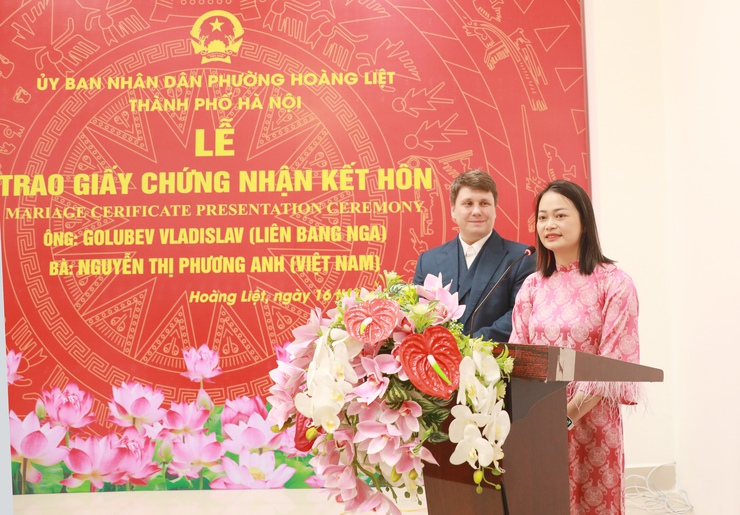Phường Hoàng Liệt lần đầu tiên trao Giấy chứng nhận kết hôn có yếu tố nước ngoài- Ảnh 3.