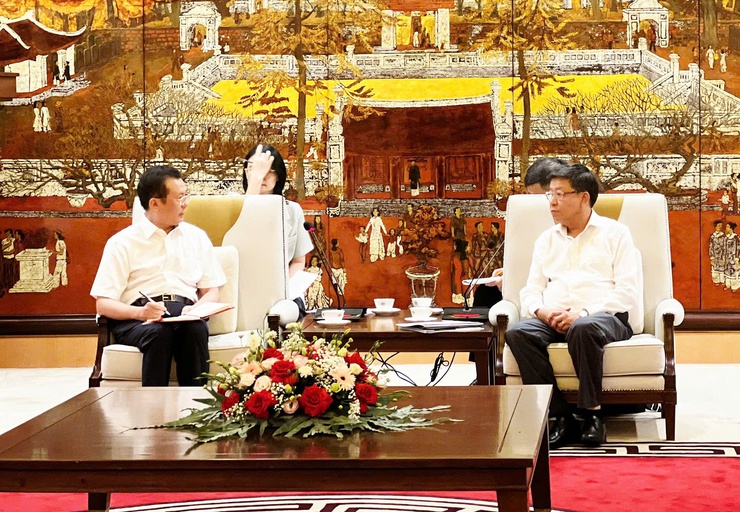 Phó Chủ tịch UBND Thành phố Dương Đức Tuấn tiếp Đoàn công tác Ủy ban Giám sát và Quản lý tài sản Nhà nước Trùng Khánh- Ảnh 1.