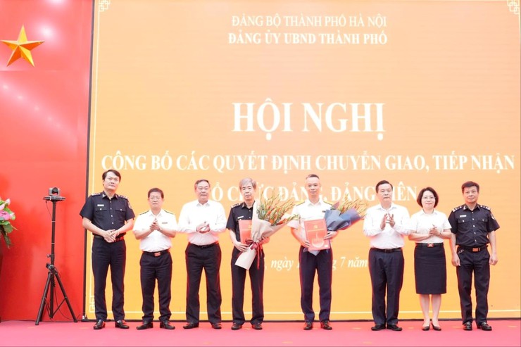 Đảng ủy UBND thành phố Hà Nội tiếp nhận 2 Đảng bộ ngành Thuế, Hải quan- Ảnh 1.