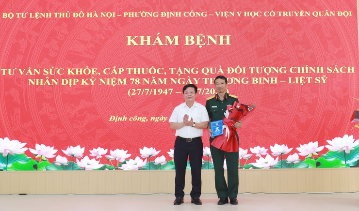 Phường Định Công khám bệnh, phát thuốc cho 327 đối tượng chính sách, người có công- Ảnh 2.