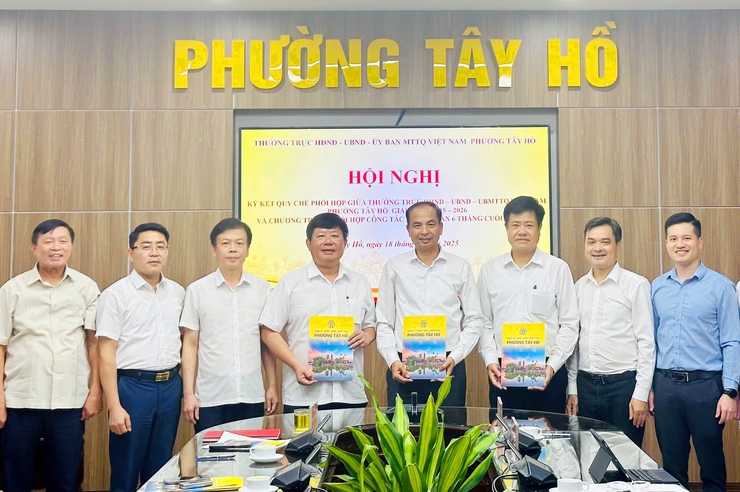 Thường trực HĐND - UBND - Ủy ban MTTQ Việt Nam phường Tây Hồ ký kết quy chế phối hợp- Ảnh 2.
