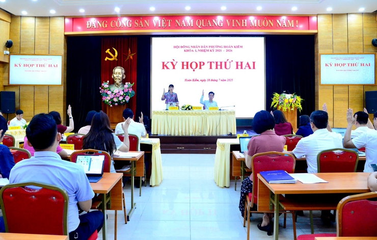 Hoàn Kiếm: Khắc phục khó khăn để hoàn thành kế hoạch phát triển kinh tế - xã hội- Ảnh 4.