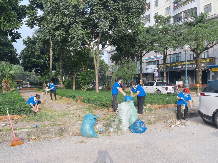 Phường Định Công: Ra quân chỉnh trang đô thị, vệ sinh môi trường- Ảnh 1.