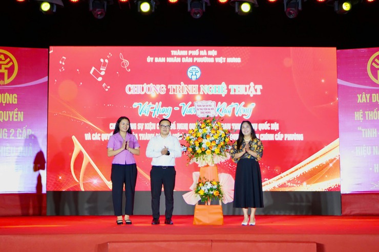 Đặc sắc chương trình nghệ thuật chào mừng Ngày thành lập phường Việt Hưng- Ảnh 2.