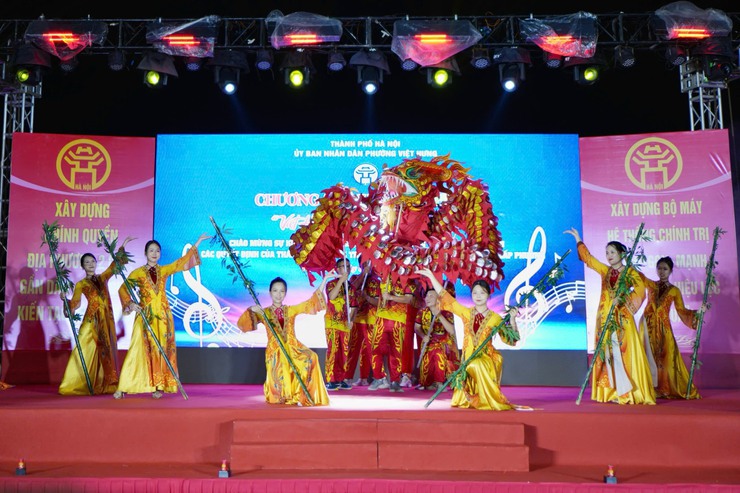 Đặc sắc chương trình nghệ thuật chào mừng Ngày thành lập phường Việt Hưng- Ảnh 7.