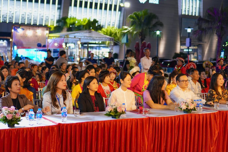 Đặc sắc chương trình nghệ thuật chào mừng Ngày thành lập phường Việt Hưng- Ảnh 1.