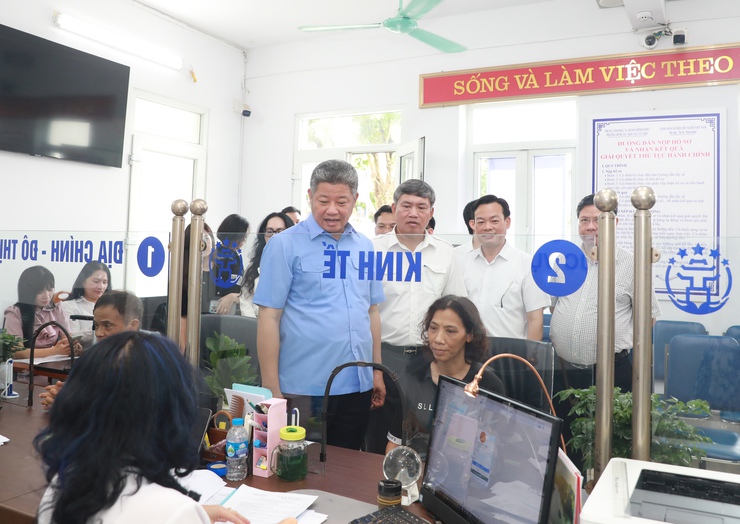 Phó Chủ tịch UBND Thành phố Nguyễn Mạnh Quyền: Ưu tiên hàng đầu là giải quyết TTHC cho người dân- Ảnh 4.