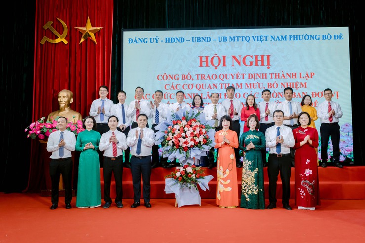 Phường Bồ Đề quyết tâm xây dựng bộ máy chính quyền mới hoạt động hiệu lực, hiệu quả, gần dân, vì dân- Ảnh 1.