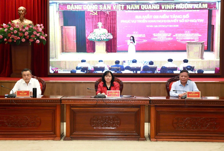 Tổng Bí thư Tô Lâm dự ra mắt 3 hệ thống nền tảng ứng dụng phục vụ triển khai Nghị quyết 57-NQ/TW- Ảnh 1.