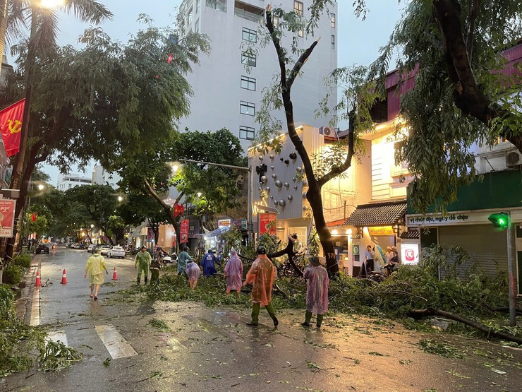Theo dõi chặt chẽ, kịp thời ứng phó với mọi tình huống của bão số 3- Ảnh 2.