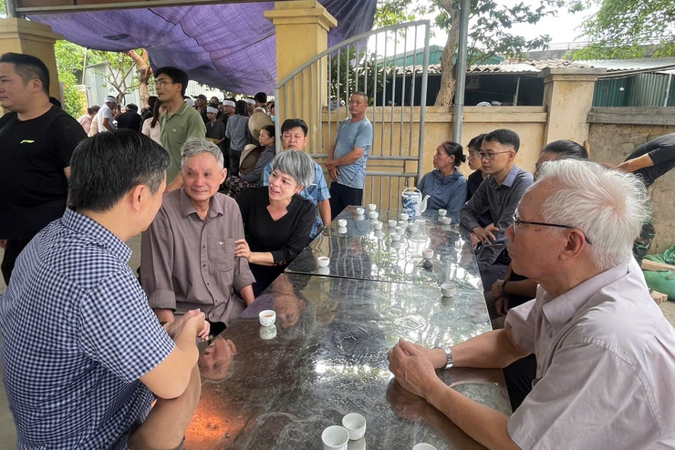 Chính quyền xã An Khánh thăm hỏi, hỗ trợ gia đình nạn nhân vụ lật tàu tại Vịnh Hạ Long- Ảnh 1.