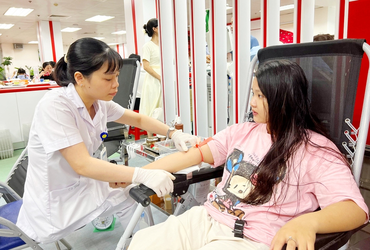Khai mạc Ngày hội hiến máu “Giọt hồng tri ân” năm 2025- Ảnh 3.