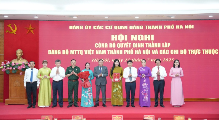Công bố quyết định thành lập Đảng bộ MTTQ Việt Nam Thành phố và các chi bộ trực thuộc- Ảnh 1.