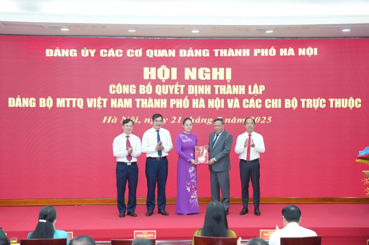 Công bố quyết định thành lập Đảng bộ MTTQ Việt Nam Thành phố và các chi bộ trực thuộc- Ảnh 2.