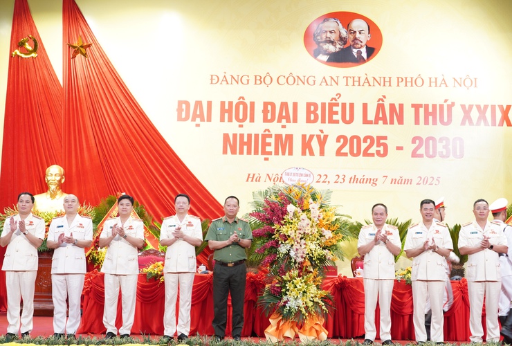 Công an Thành phố: Đổi mới tư duy, đẩy mạnh chuyển đối số, sẵn sàng đáp ứng các nhiệm vụ mới- Ảnh 5.