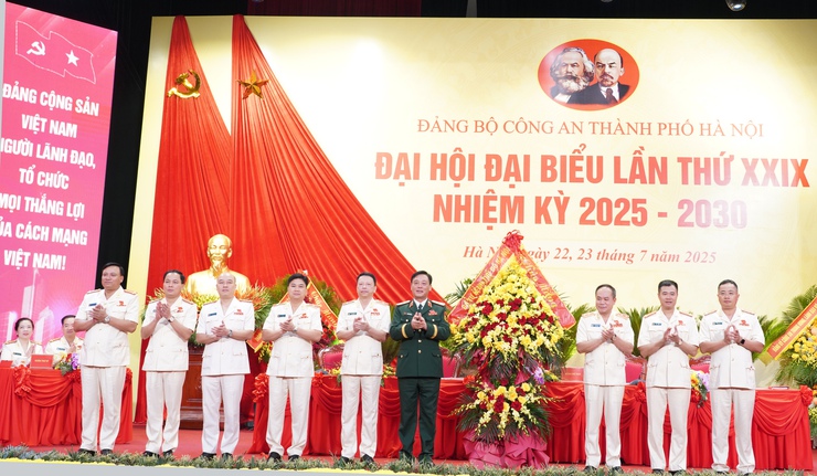 Công an Thành phố: Đổi mới tư duy, đẩy mạnh chuyển đối số, sẵn sàng đáp ứng các nhiệm vụ mới- Ảnh 6.