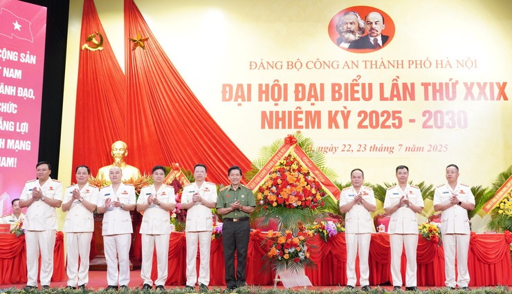 Công an Thành phố: Đổi mới tư duy, đẩy mạnh chuyển đối số, sẵn sàng đáp ứng các nhiệm vụ mới- Ảnh 7.