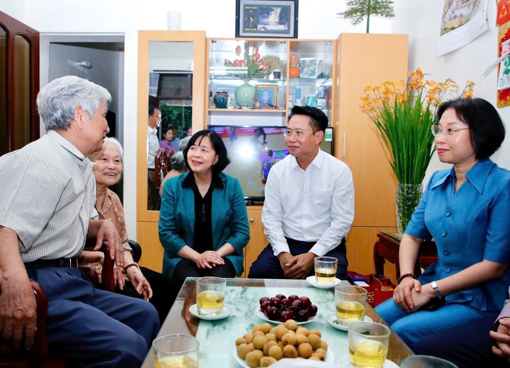 Bí thư Thành ủy Bùi Thị Minh Hoài thăm, tặng quà gia đình chính sách- Ảnh 4.