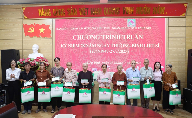 Chi nhánh Ngân hàng chính sách xã hội Thành phố tổ chức nhiều hoạt động ý nghĩa tri ân người có công nhân dịp 27/7- Ảnh 2.