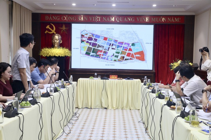 Phó Chủ tịch Thường trực UBND Thành phố Lê Hồng Sơn làm việc với phường Cửa Nam về triển khai vùng phát thải thấp- Ảnh 2.