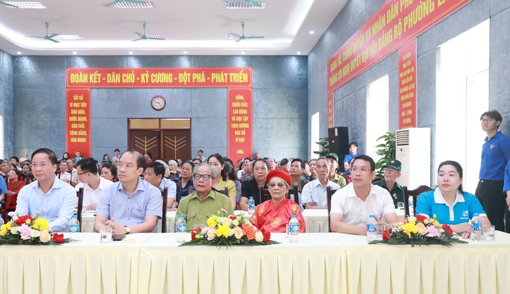 Phường Vĩnh Hưng: Tri ân thế hệ cha anh, thêm trân quý giá trị hòa bình- Ảnh 1.