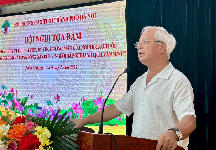 Phát huy vai trò của người cao tuổi trong xây dựng “Người Hà Nội thanh lịch, văn minh”- Ảnh 2.