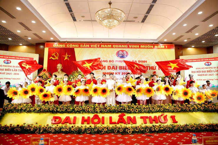 Xây dựng và phát triển phường Ba Đình thực sự trở thành đầu tàu, đơn vị kiểu mẫu của Thủ đô- Ảnh 4.