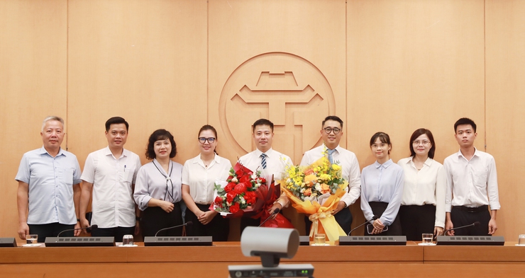 Công bố quyết định công tác cán bộ tại Văn phòng UBND Thành phố- Ảnh 3.