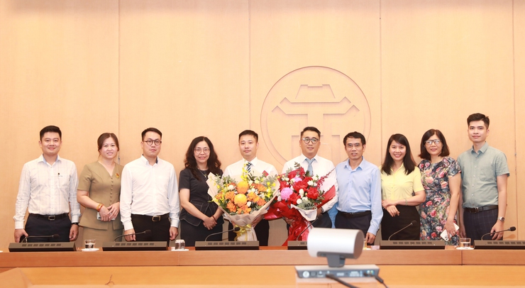 Công bố quyết định công tác cán bộ tại Văn phòng UBND Thành phố- Ảnh 4.