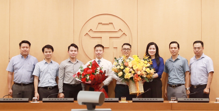 Công bố quyết định công tác cán bộ tại Văn phòng UBND Thành phố- Ảnh 5.