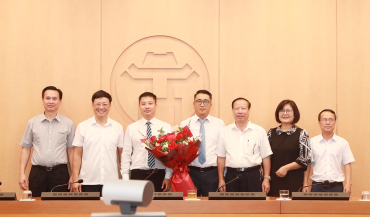 Công bố quyết định công tác cán bộ tại Văn phòng UBND Thành phố- Ảnh 6.