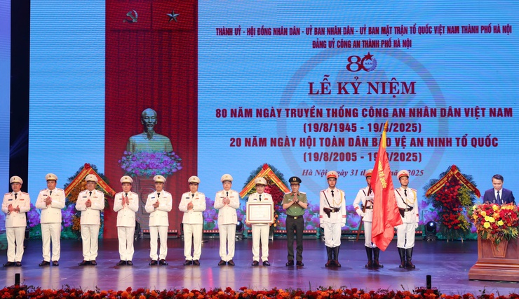 Xây dựng lực lượng Công an Thủ đô thực sự tinh nhuệ, hiện đại, vì nhân dân phục vụ- Ảnh 7.