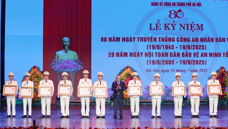 Xây dựng lực lượng Công an Thủ đô thực sự tinh nhuệ, hiện đại, vì nhân dân phục vụ- Ảnh 4.