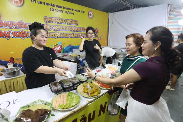 Nhiều hoạt động thúc đẩy Chương trình khuyến mại tập trung thành phố Hà Nội- Ảnh 4.