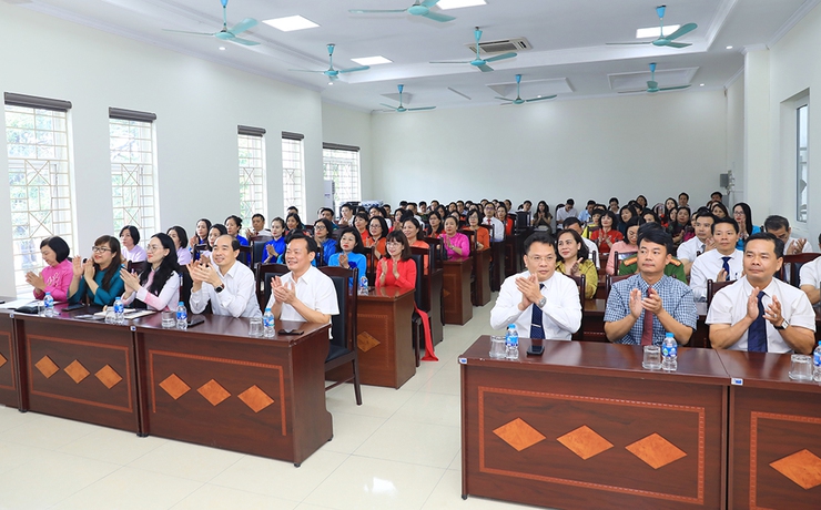 Phường Hồng Hà công bố các quyết định về tổ chức bộ máy và công tác cán bộ- Ảnh 1.