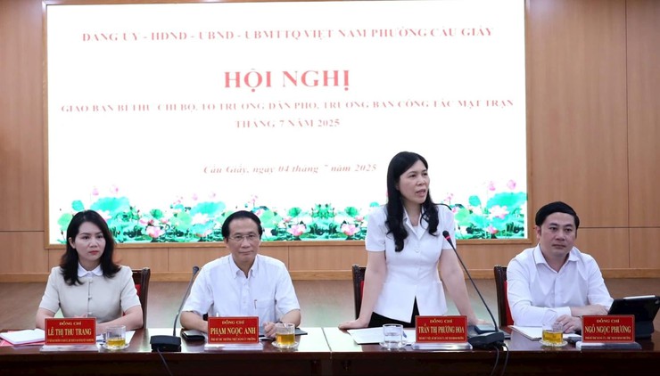 Phường Cầu Giấy tập trung tháo gỡ khó khăn cho người dân- Ảnh 1.