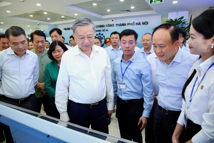 Party Chief visits localities on first day of new two-tier government model- Ảnh 2.