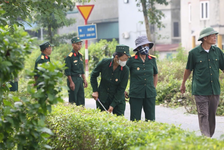 Xã Kiều Phú ra quân tổng vệ sinh môi trường- Ảnh 1.